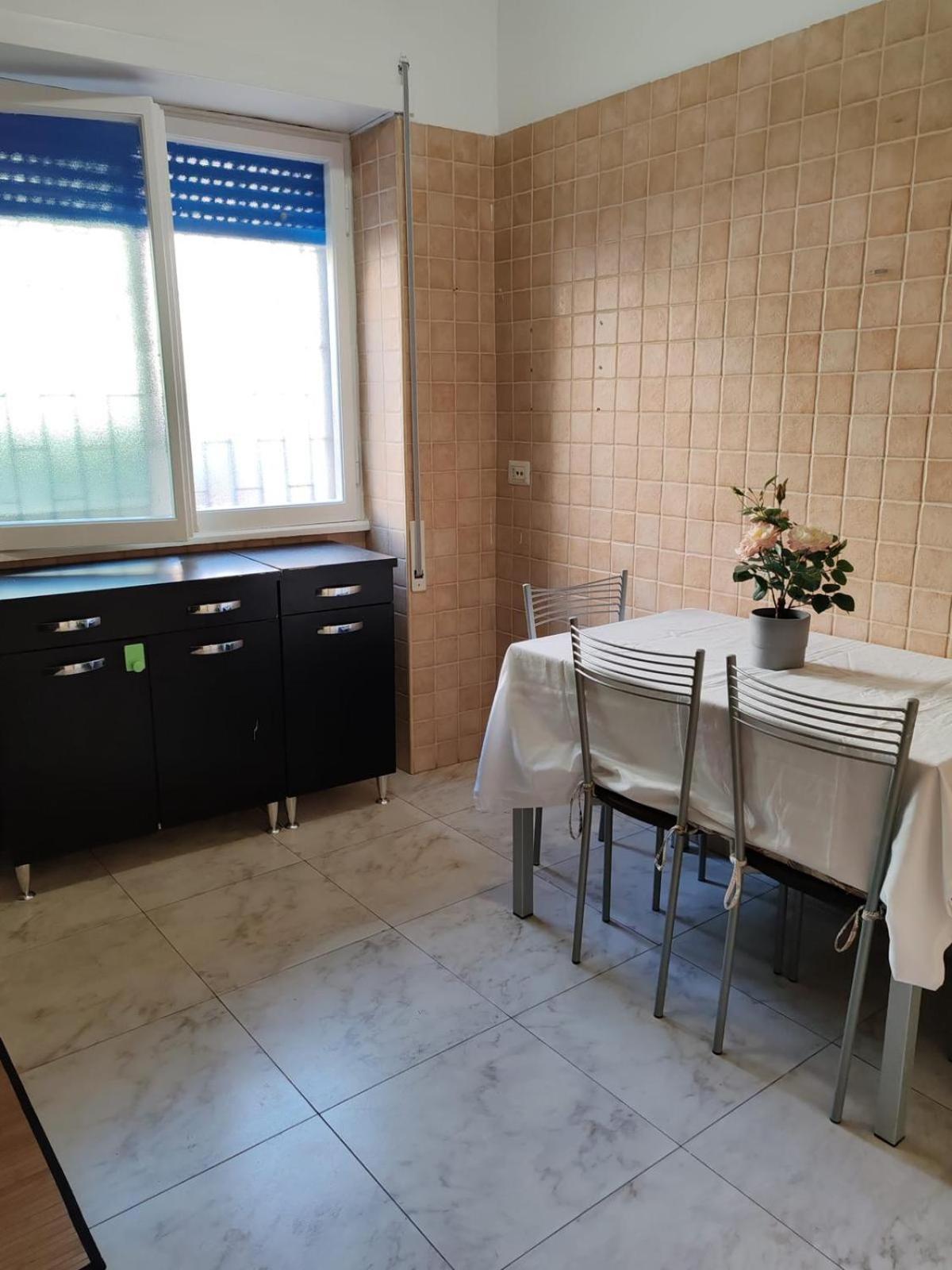 Affittacamere Appia Nuova 639 Rome Bagian luar foto